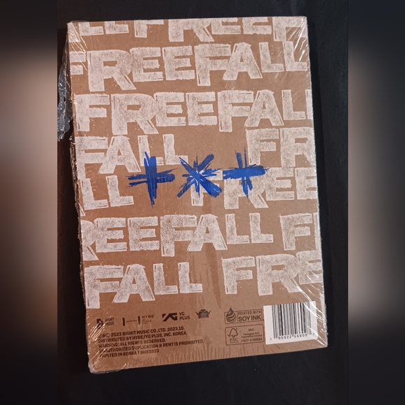 KPOP CD & BOOKLET - TOMORROW X TOGETHER (NEW) - Picture 3 of 5